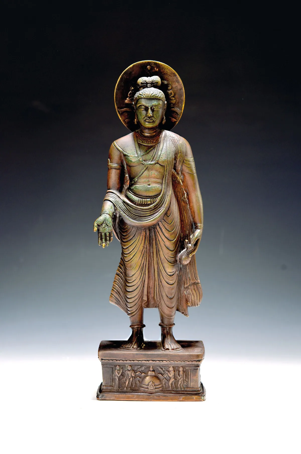 Stehender Buddha, Tibet, um 1900, Bronze, würdevoller Ausdruck, fliesendes