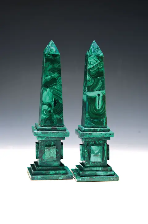 Paar obelisken van malachiet, modern, H. 18 cm