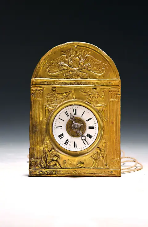 Kleine Zwarte Woud klok met messing plaat en wekker, ca. 1860/70, geperst messing front,