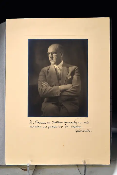 Autograaf: chirurg Prof. Ferdinand Sauerbruch (1875-1951), na 1928, foto van de