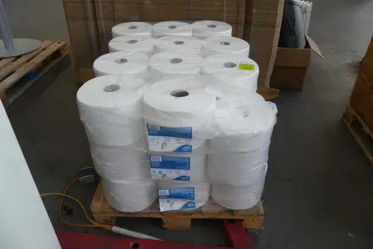 Sada jumbo rolí toaletního papíru