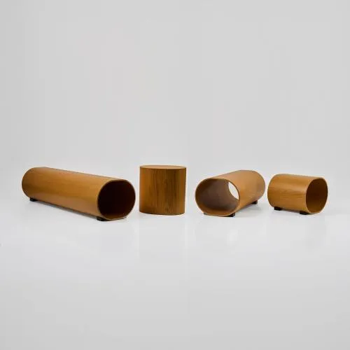 Naoto Fukasawa – Deux bancs, un tabouret et une table basse 'Log', 2006 (design)