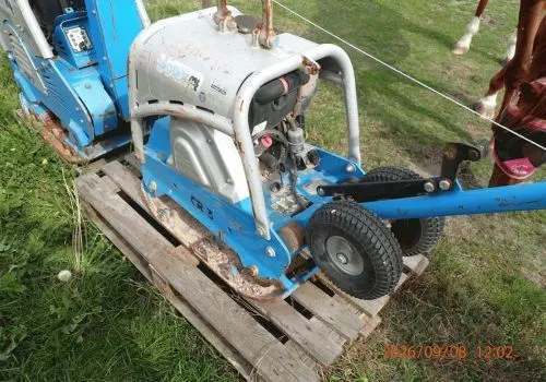 1 Rüttelplatte Weber CR3-II.E, BJ 2020, Seriennr.: 20035130, 224 kg, Nennleistung 3,1 KW, mit Elektrostart, 0,50m breit, mit Radsatz