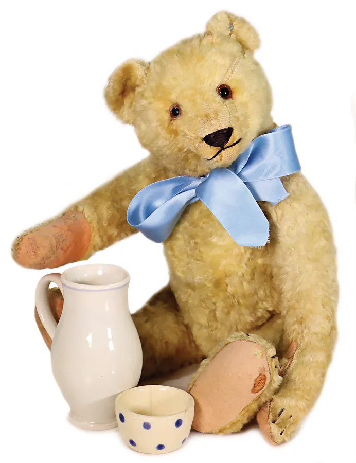 STEIFF – lieblicher meißgoldener Teddy aus Kunst-Seidenplüsch