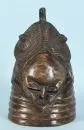 Objet tribal africain - Masque casque – Bois, teinté brun, décorations sculptées avec 2 visages, H= 37 cm, dans le style Mende, réplique