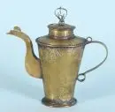 Pot – laiton avec applications en cuivre, décor floral repoussé, corps conique, H= 16,5 cm, Chine ou Japon