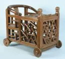 Kinderwagen – Holz, braun gebeizt, Durchbruchdekor und geschnitzte Verzierungen, auf 4 Holzrädern, ca. 51 x 44 x 65 cm, Suzhou,…