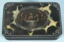 Lackdose – Holz, schwarzer Lack, Deckel mit Perlmutteinlagen und Medaillonmalerei "Hl. Abendmahl", 2,5 x 9 x 6 cm, wohl um 1800;