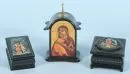 Лаковые шкатулки, 3 шт. — чёрный лак, различные формы, 2 с мифологическими сценами, 1 с образом Богоматери, В= 3-11 см, Россия, 20.…