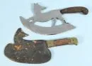 Metzgerbeile, 2 Stück – Eisen/Stahl, in Fuchsform, 1 mit Griffschalen aus Holz, L= 33 cm, Frankreich, 19./20. Jh.;