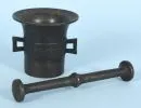Mortier avec pilon – fer, patine foncée, inscrit "Pro patria 1914-1917", H= 11 cm