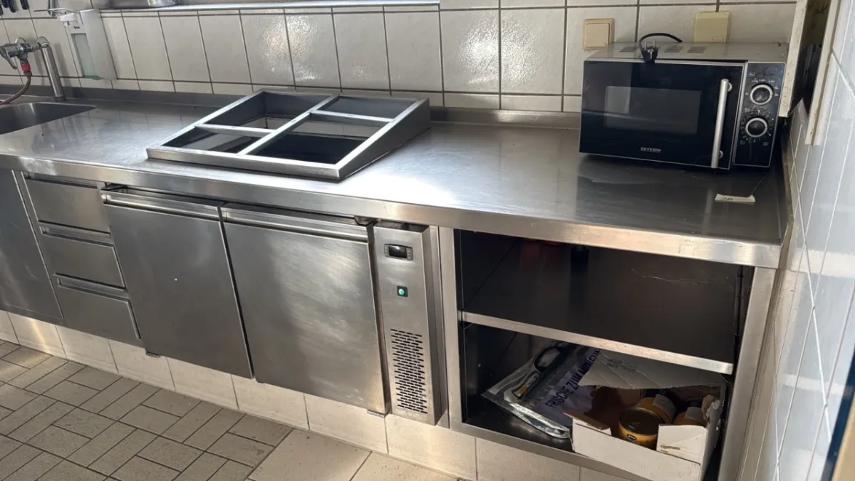 RVS-kast (afm.: 570 cm)