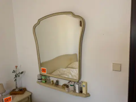 Miroir mural (avec étagère)