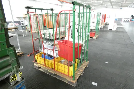 Konvolut Bauteile/Industriebedarf, mit Lagerrunge