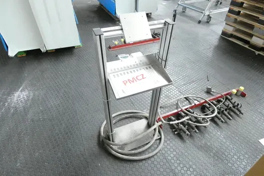 Holder / device