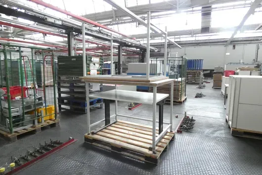 3x table de travail, avec tiroir