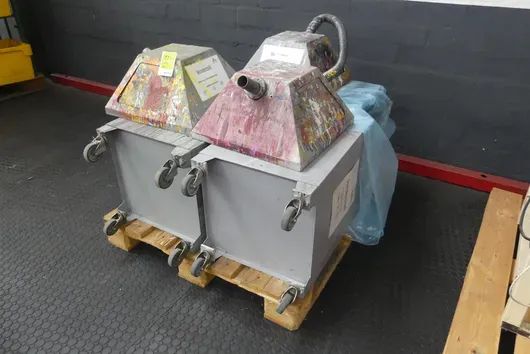 Posten Sondermüllbehälter, mit Palette