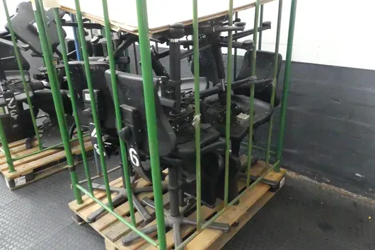 Konvolut Arbeitsstühle, mit Lagerrunge