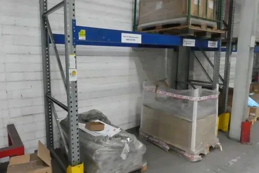 Regál těžký, bez obsahu