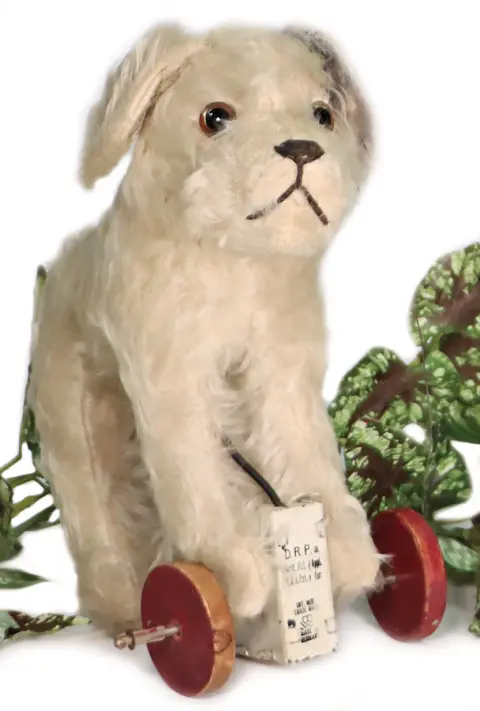 BING – petit chien Bing sur roues en bois