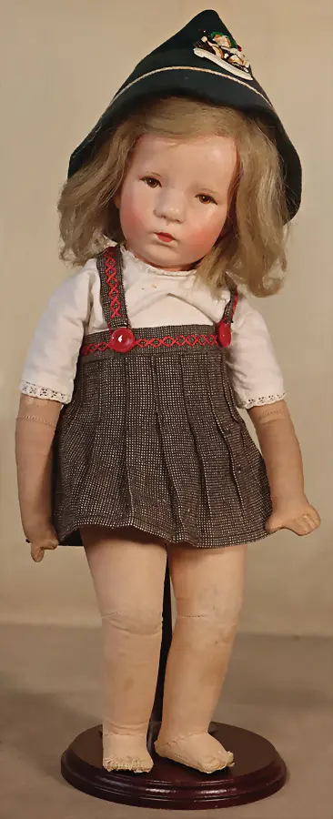 KÄTHE KRUSE – Petite Ilsebill avec tête en tissu