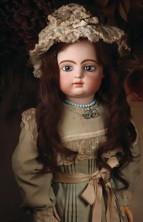 GAULTIER – vers 1885, grand bébé français à tête en porcelaine biscuit