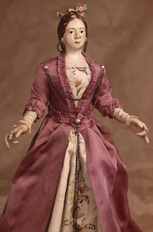 Poupée en papier mâché