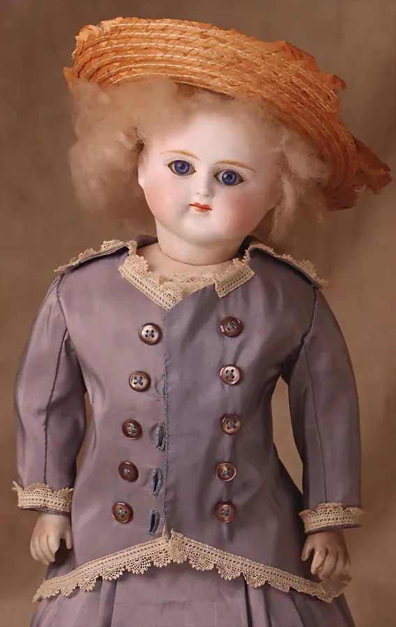 Poupée à tête tournante en porcelaine biscuit