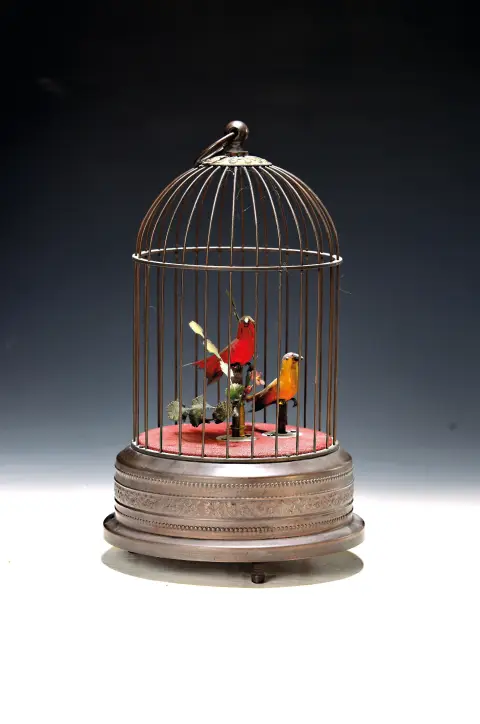 Automate à oiseau chanteur, fin 20e s., boîtier en forme de cage, socle orné,