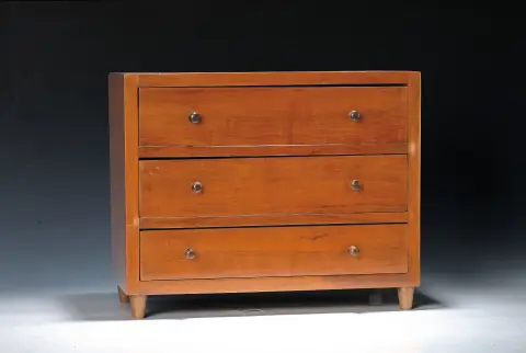 Commode miniature antique style Biedermeier, 2e moitié 19e s., trois tiroirs avec petits