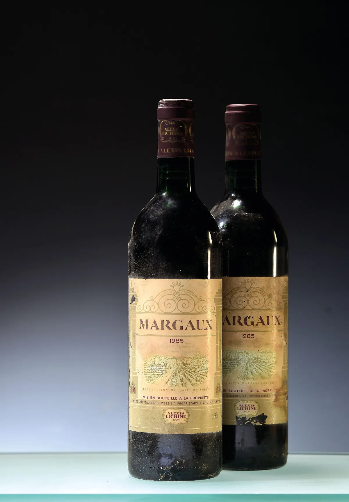 6 Flaschen 1985 Alexis Lichine Margaux, ca. 75cl, upper shoulder/into neck,