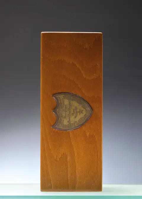 Une bouteille de champagne Moet & Chandon Cuvée Dom Perignon rosé, 1982, env. 75cl