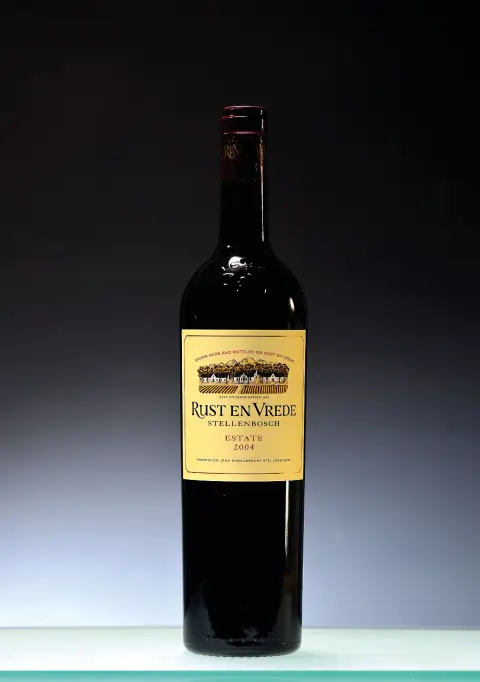 2 bouteilles 2004 Rust en Vrede Estate, Stellenbosch, Afrique du Sud, env. 75cl, 14,5%Vol.,
