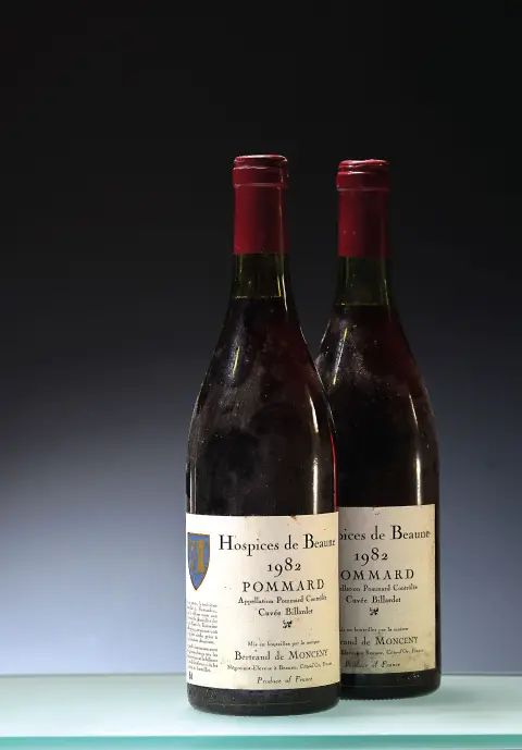 6 bouteilles 1982 Hospices de Beaune Pommard Cuvee Billardet, env. 75 cl, niveau env. 2-2