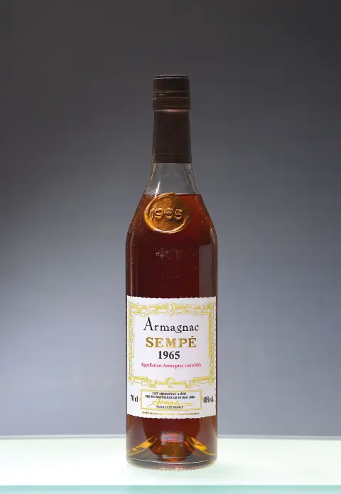 Une bouteille Armagnac Sempré 1965, 40% vol., 70cl, orig. bouchée et non dégustée
