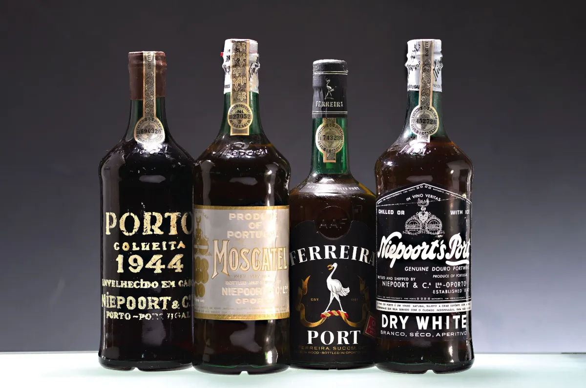 4 butelki porto: 1937 Porto Colheita, Niepoort, nr 839333, Niepoort's Port Dry
