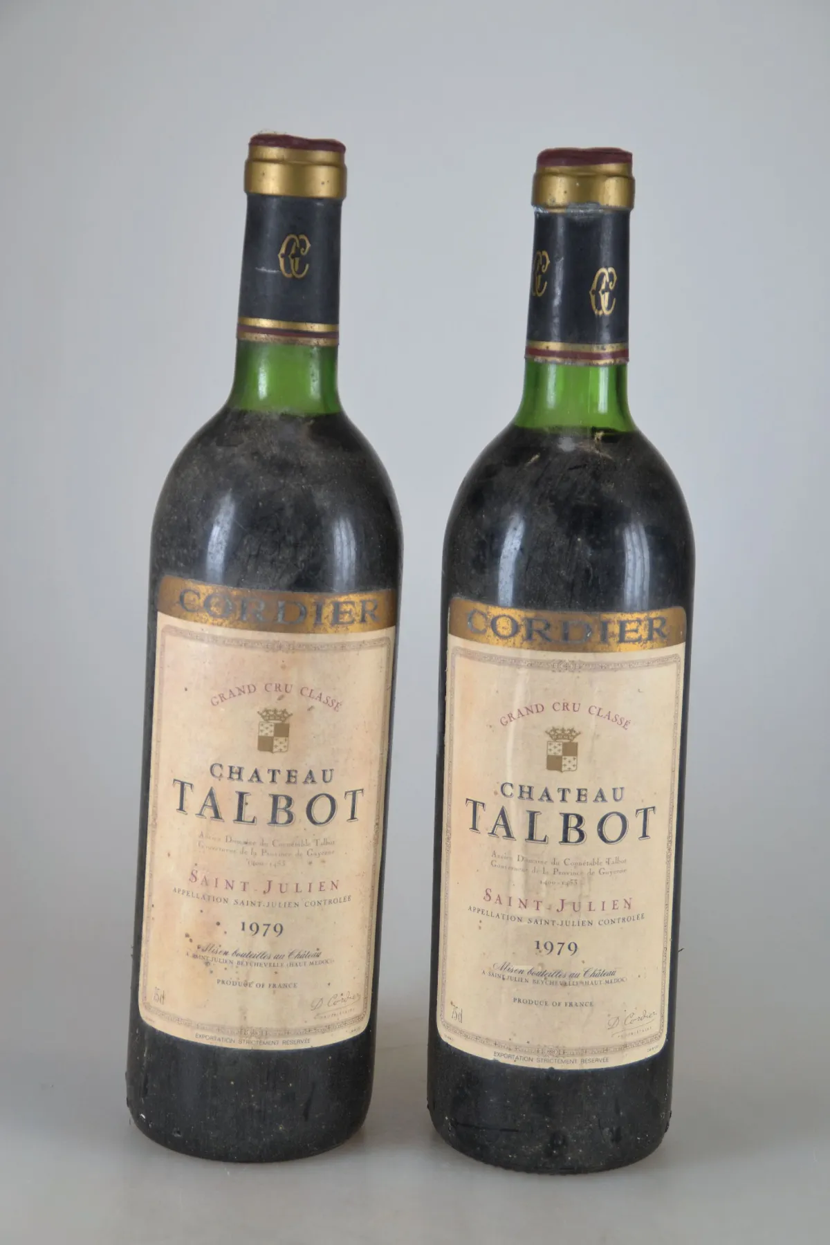 2 бутылки 1979 Chateau Talbot, Saint-Julien, ок. 75 cl, upper/mid shoulder,