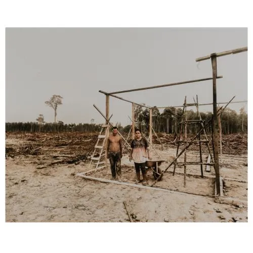 Olaf Otto Becker – 'Armin and Yanti Petani building their new home, Riau Area, Sumatra, Indonesia', 2013