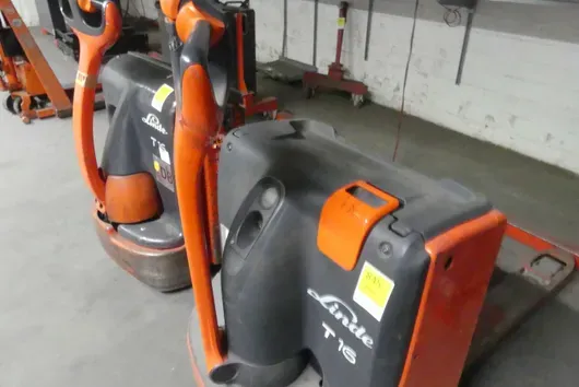 Transpalette LINDE T16, avec chargeur