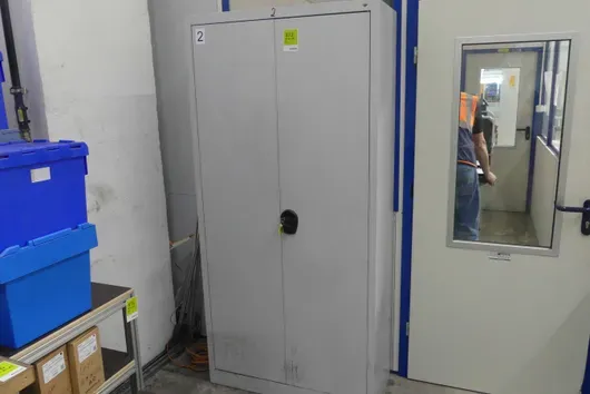 Metallschrank, ohne Inhalt