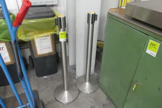 2x belt barrier posts