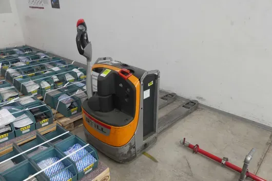 Transpalette STILL EXU 18, batterie défectueuse