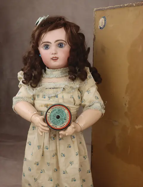 EMILE JUMEAU – 61 cm velká „Bébé Phonographe” od Émile Jumeau