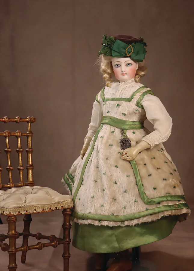 Módní panenka GAULTIER, porcelánová hlava s klikou na porcelánovém náprsníku