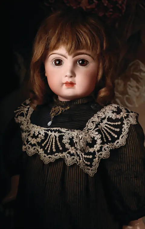 EMILE JUMEAU – Poupée à tête en porcelaine