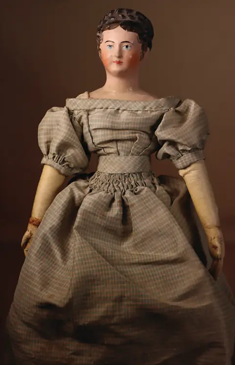 Dame en papier mâché pour le marché français