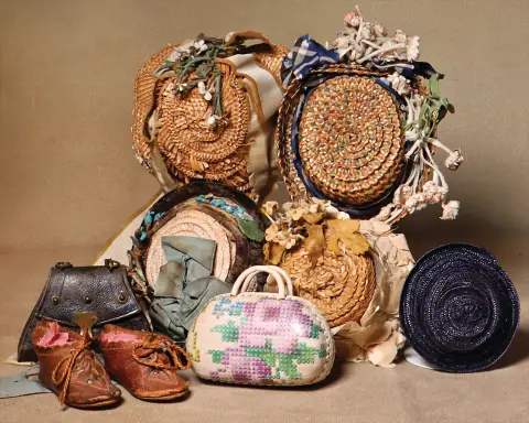 Chapeaux de poupée, 4 pièces
