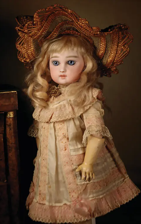 EMILE JUMEAU – n° 5, vers 1877, un Bébé en chemise d'origine de la première période de la maison Jumeau