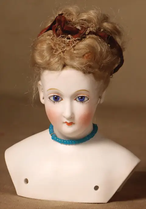 Tête à manivelle en porcelaine biscuit sur plastron biscuit