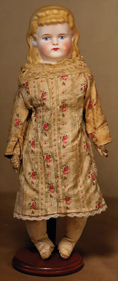 Poupée tête en porcelaine biscuit